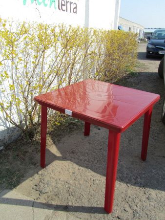 «Комфорт-3»: пластиковый квадратный стол и стулья